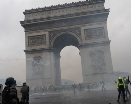 Във Франция се готвят за нова голяма вълна на протести, 90 000 полицаи пазят страната