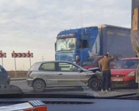 Две коли се помляха на кръговото преди Асеновград