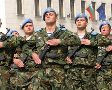 Кой заобикаля закона? Българската армия е без доставчик на храна от три години, но все пак се храни