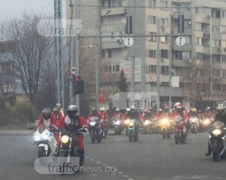 Мото Коледа в Пловдив! Десетки Дядо Коледовци и Снежанки излизат на две гуми с кауза