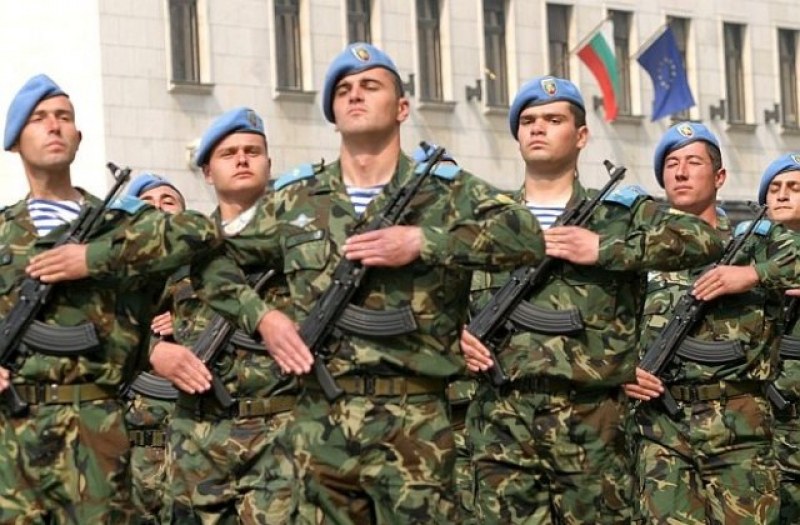 Кой заобикаля закона? Българската армия е без доставчик на храна от три години, но все пак се храни