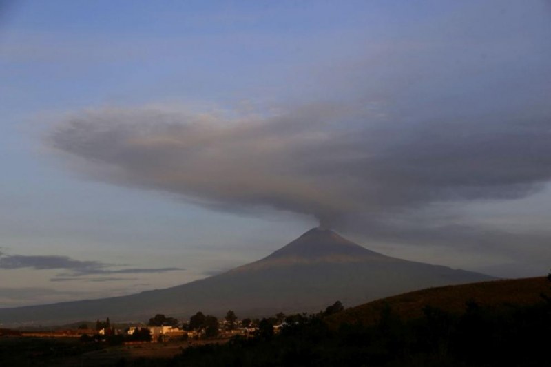Зрелищно: Как изригва вулканът Попокатепетъл ВИДЕО