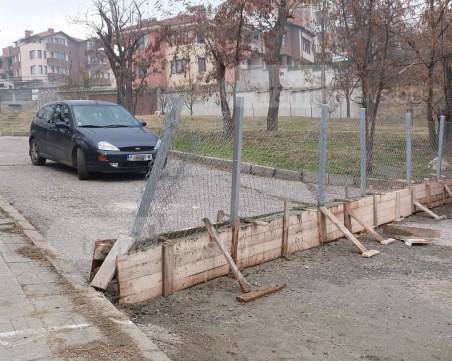 Асеновградчани си заградиха улица СНИМКИ