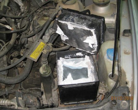 Намериха голямо количество наркотици, скрито в акумулатора на кола