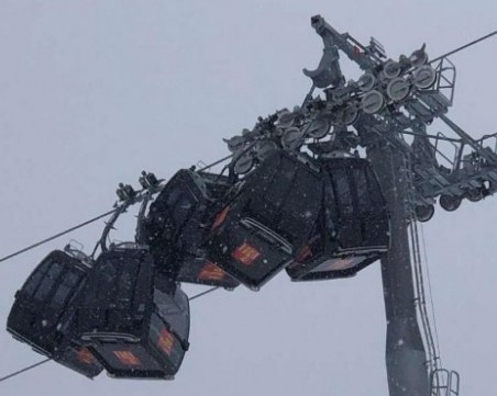 Пет кабинки на лифт се сблъскаха в австрийски ски курорт