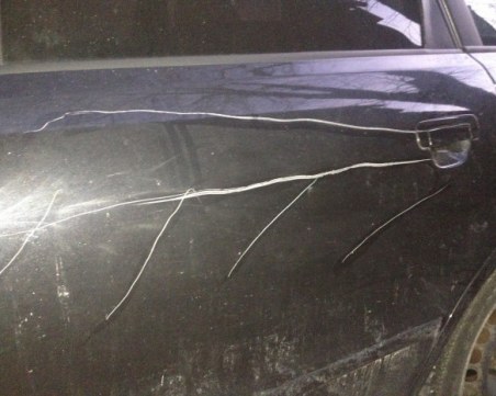 Жители на Асеновград откриха колите си “обезобразени“