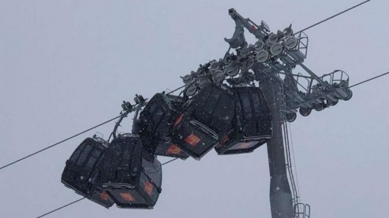 Пет кабинки на лифт се сблъскаха в австрийски ски курорт