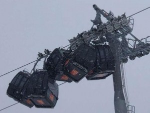 Пет кабинки на лифт се сблъскаха в австрийски ски курорт