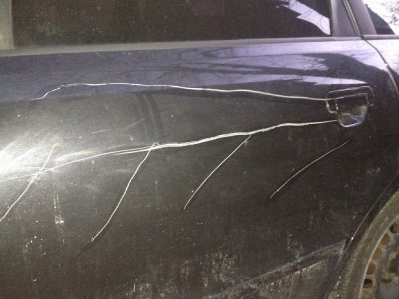 Жители на Асеновград откриха колите си “обезобразени“