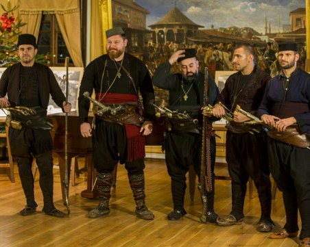 Хайдути превзеха Етнографския музей в Пловдив СНИМКИ