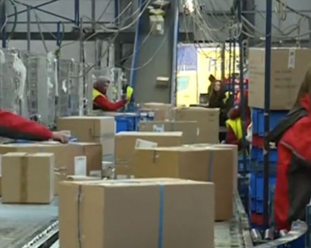 Хиляди куриерски пратки са забавени в дните преди Коледа