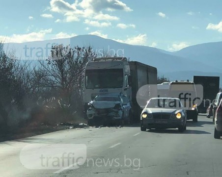 Меле на Околовръстното, движението е блокирано СНИМКИ