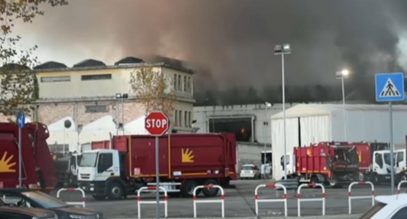 Голям пожар в Рим, градът е обгазен ВИДЕО