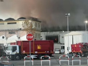 Голям пожар в Рим, градът е обгазен ВИДЕО