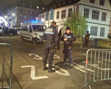 Арестуваха пет души за атентата в Страсбург, нападателят още се издирва