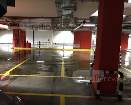 Младежи от Кричим пребиха 18-годишен пловдивчанин в подземен паркинг на мол