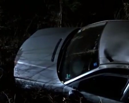 Пиян шофьор се блъсна в дървета и се преобърна край Казанлък, оцеля