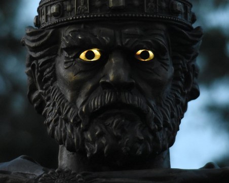 Ще светнат ли отново очите на паметника на цар Самуил?