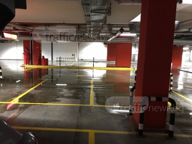 Младежи от Кричим пребиха 18-годишен пловдивчанин в подземен паркинг на мол