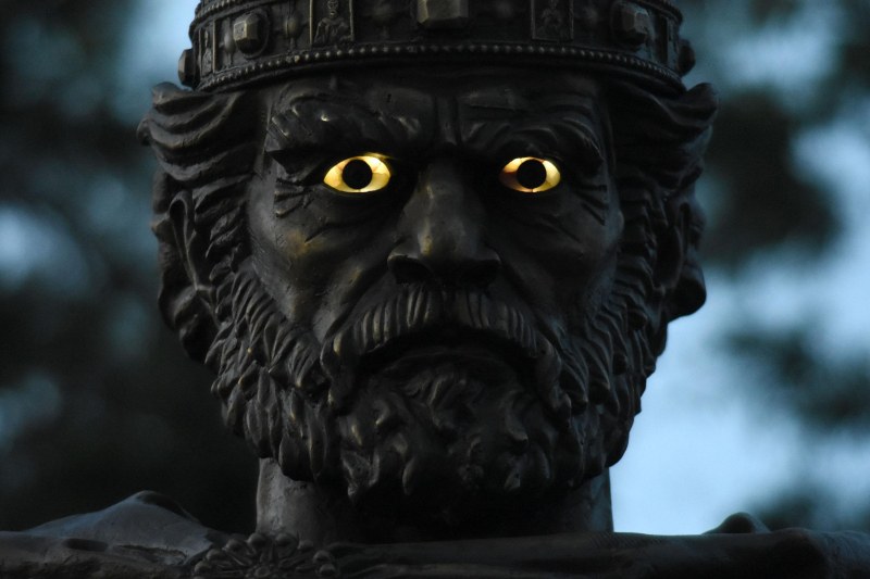 Ще светнат ли отново очите на паметника на цар Самуил?