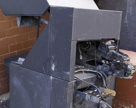 Апаши заработват преди Коледа! Разбиха банкомат в Брестовица