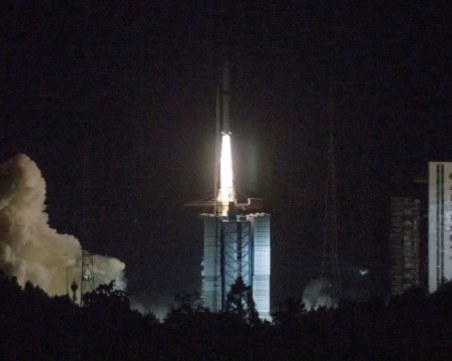 Китайската совалка Чанъе-4 успешно влезе в орбита около Луната