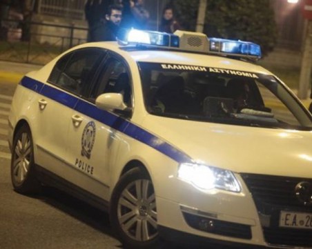 Кола с бежанци се преобърна след гонка с полицията до Кавала, трима са загинали