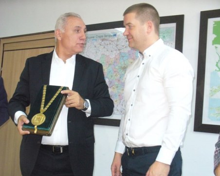 Стоичков дари парите си за почетен гражданин на Стара Загора на болно дете