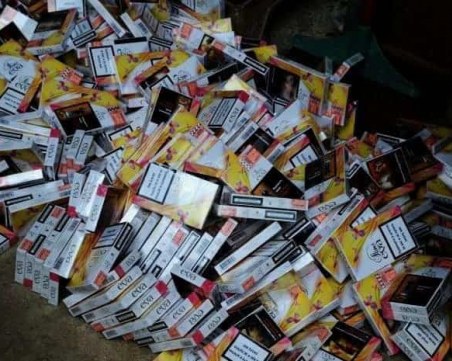 За разпространение на цигари и алкохол без бандерол и проникване в автомобил - затвор