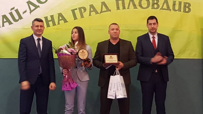 Голямо признание! Алекс Начева в Топ 10 на България