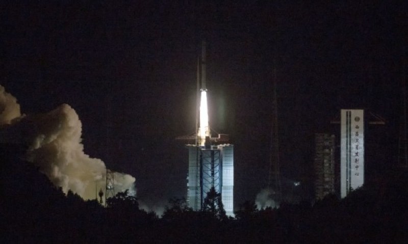 Китайската совалка Чанъе-4 успешно влезе в орбита около Луната