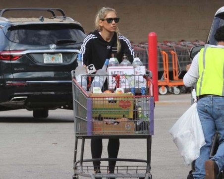 Анна Курникова се пропи, подозират в САЩ