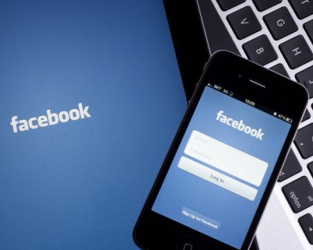 Бъг във “Фейсбук“ засегна милиони