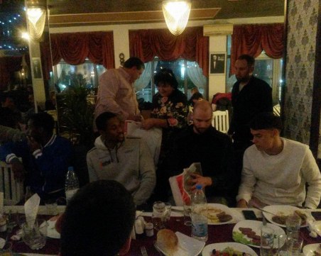 Надъхват Академик Бултекс 99 с подаръци преди сериозните битки около Коледа и Нова година