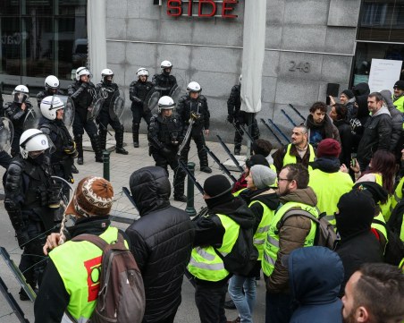Парижката полиция се готви за най-лошия сценарий на “жълтите жилетки“