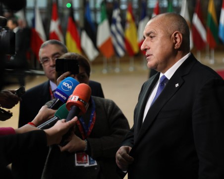 Премиерът Борисов: Трябва ни боен самолет, който може да навлиза във военни действия и да надделява