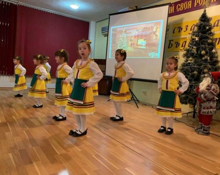 Ученици от Пловдив със страхотен жест към детско отделение СНИМКИ