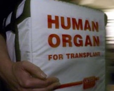 Забравиха човешко сърце на борда на самолет