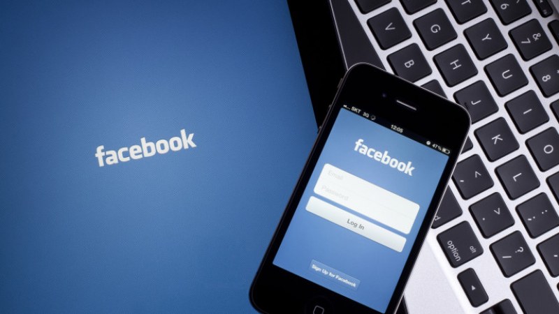 Бъг във “Фейсбук“ засегна милиони