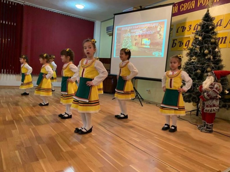 Ученици от Пловдив със страхотен жест към детско отделение СНИМКИ