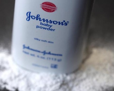 Бебешка пудра на световна верига съдържала канцерогенен елемент