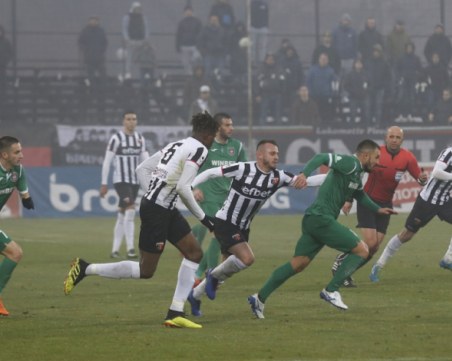 Локо прекъсна черната серия с разгром на Ботев ВИДЕО