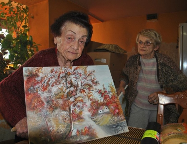 Баба Костадинка се нанесе в новия си дом, след като продадоха къщата й ВИДЕО