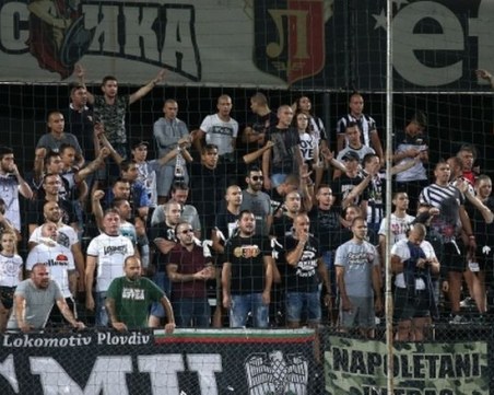 “Черно-бяла Коледа“ ще зарадва феновете на Локо днес