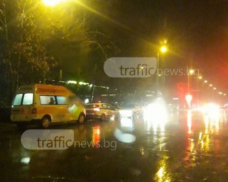Две коли се удариха в Тракия! Инцидент блокира и пътя Пловдив-Карлово СНИМКА