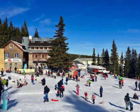 Група от 40 деца са блокирани на хижа “Алеко“