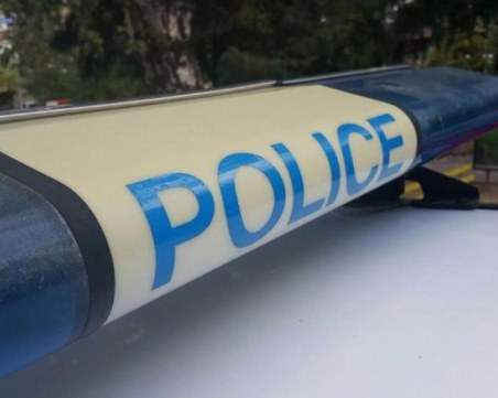 Издирват шофьор, ранил тежко полицай в София