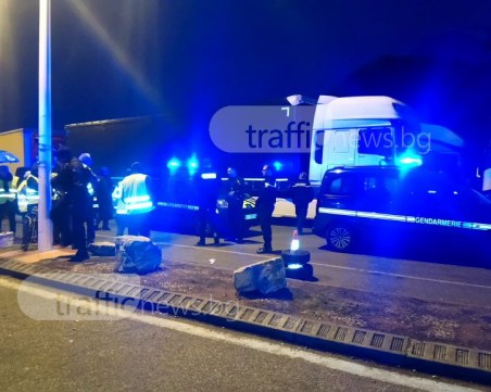 Протестиращи във Франция блокираха български камиони, чупят стъкла и палят гуми СНИМКИ и ВИДЕО