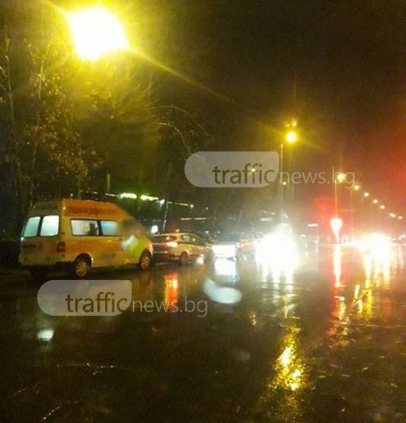 Две коли се удариха в Тракия! Инцидент блокира и пътя Пловдив-Карлово СНИМКА
