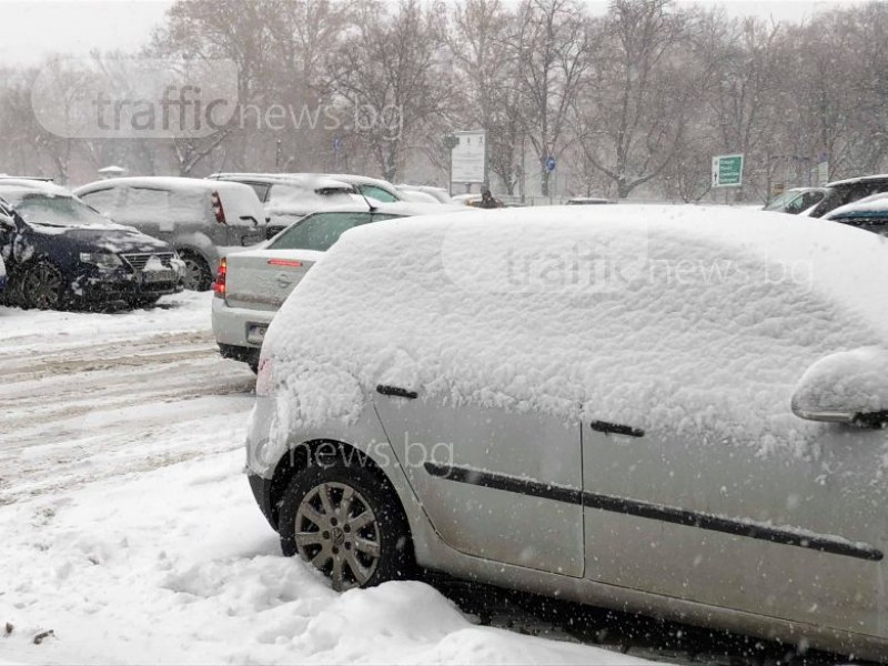 Пътна полиция светва: Вали обилен сняг, не пътувайте, ако не е неотложно СНИМКИ